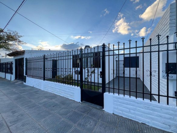 Casa en alquiler en Barrio Jubilados San Luis con 3 dormitorios