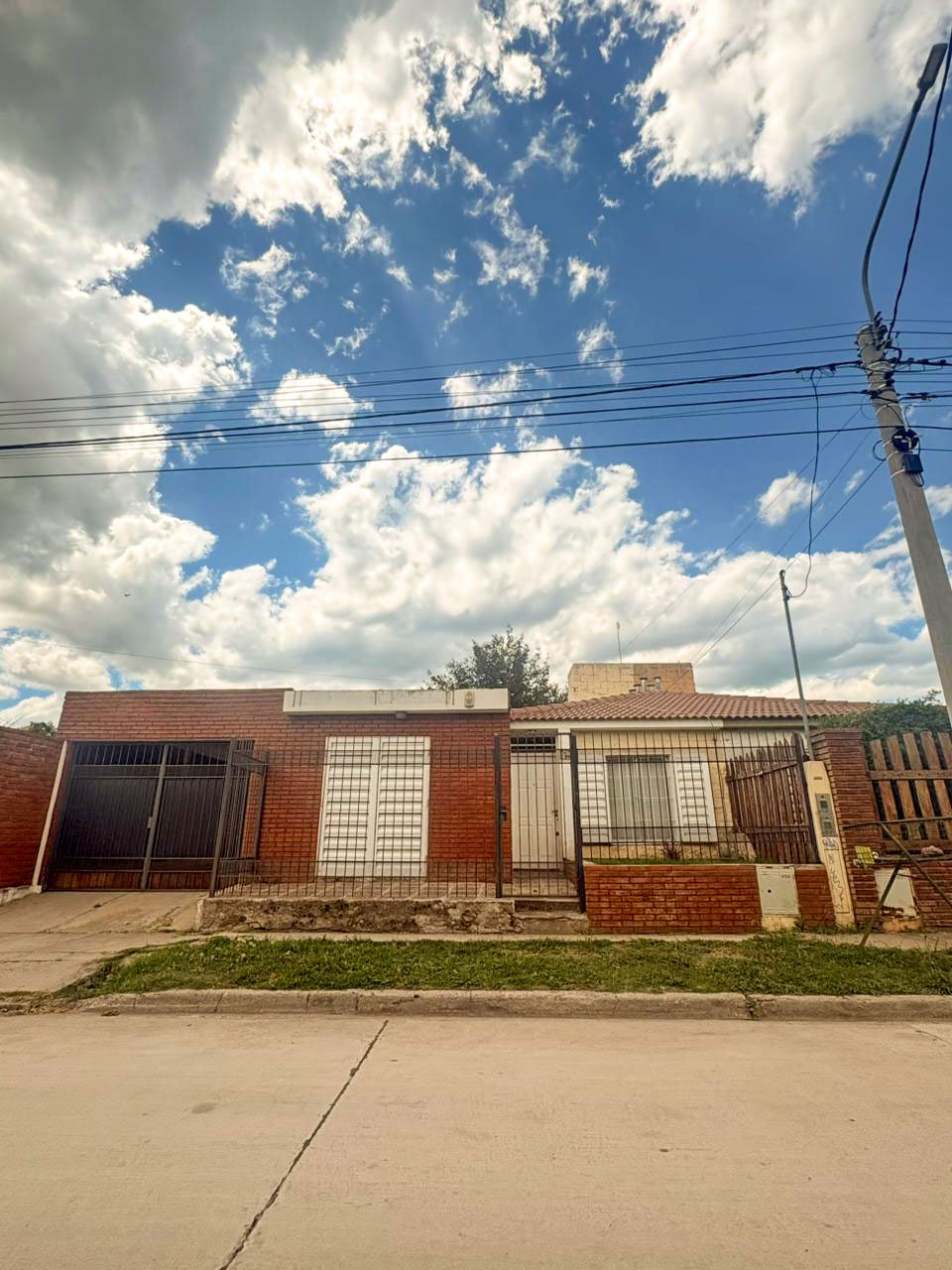 frente de casa en alquiler en Juana Koslay