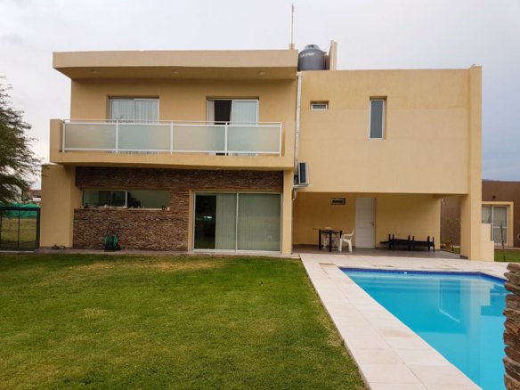 Casa en venta en Barrio Privado La Pancha II San Luis – 350 m² cubiertos de excelente nivel