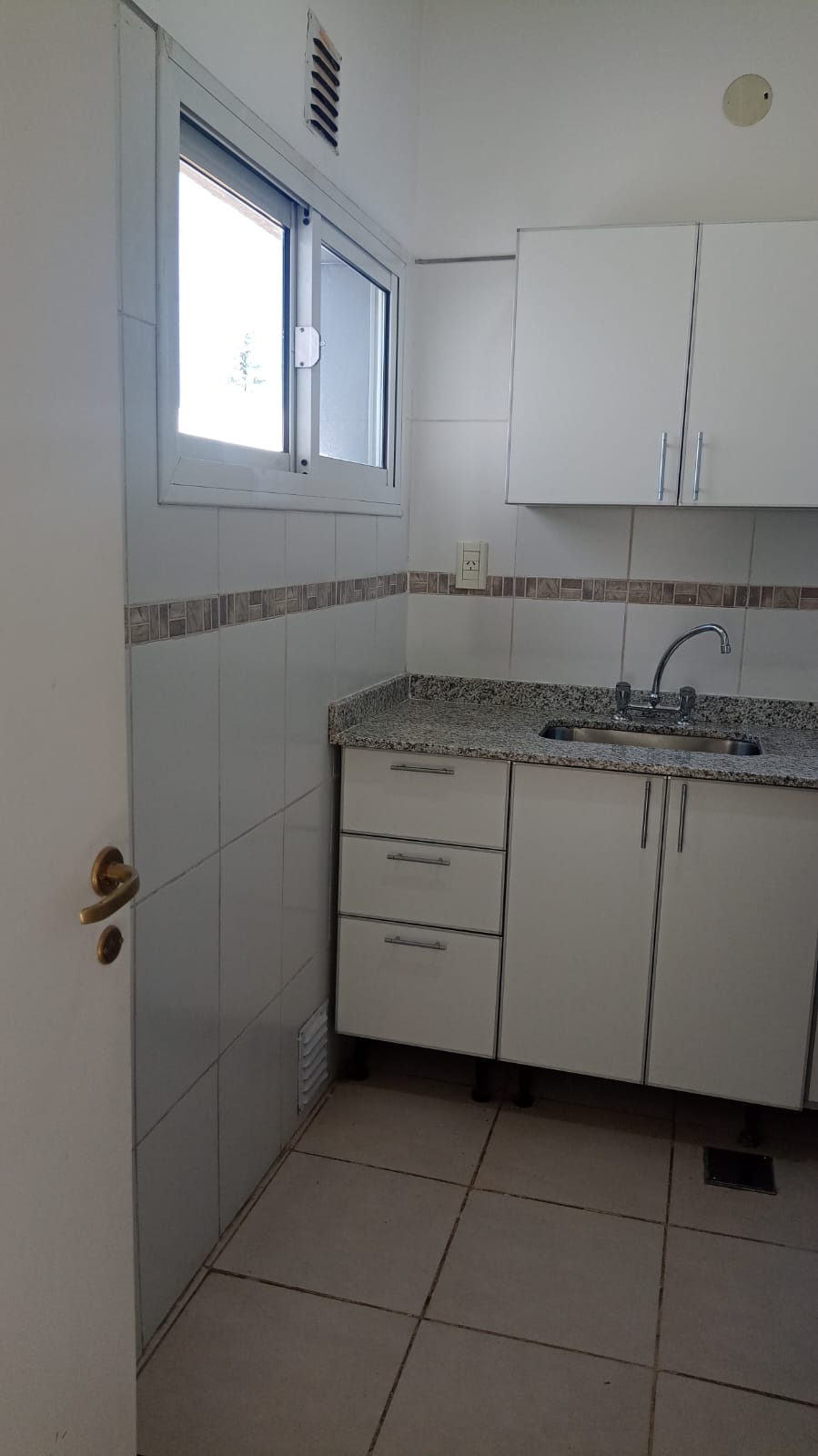 Departamento de 3 ambientes en alquiler en Barrio Bancario, San Luis.